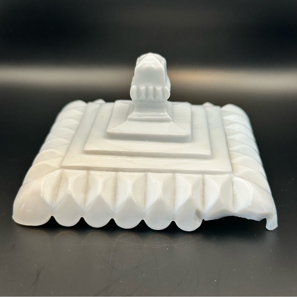 Milk Glass Candy dish - Picture 8 of 9